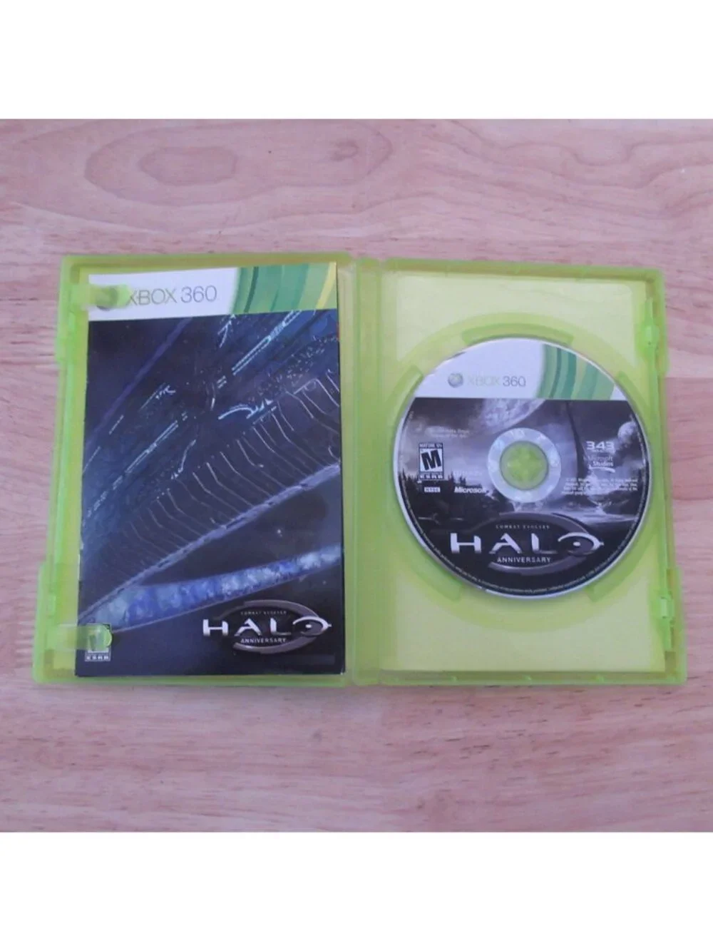 Halo: Combat Evolved -- Anniversary Edition (Microsoft Xbox 360, 2011) with Manu